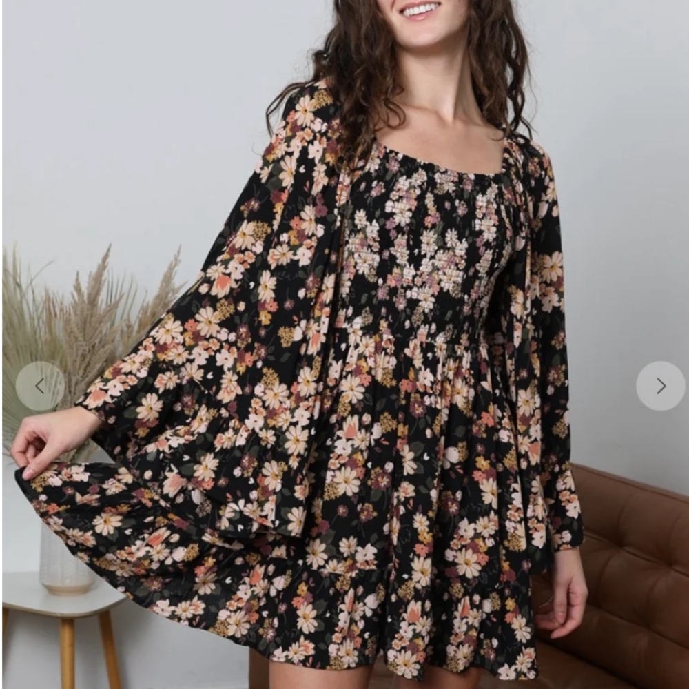 🆕 Bucketlist Boho Black Dress. Ruffled Bottom & Belle Sleeves (100% Rayon)